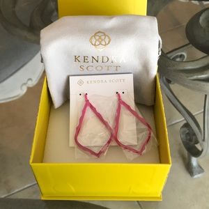 Brand New Never worn Kendra Scott Dangly Earrings
